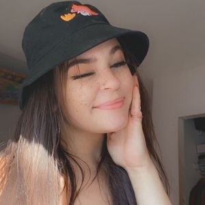 Meet your Posher, Liv